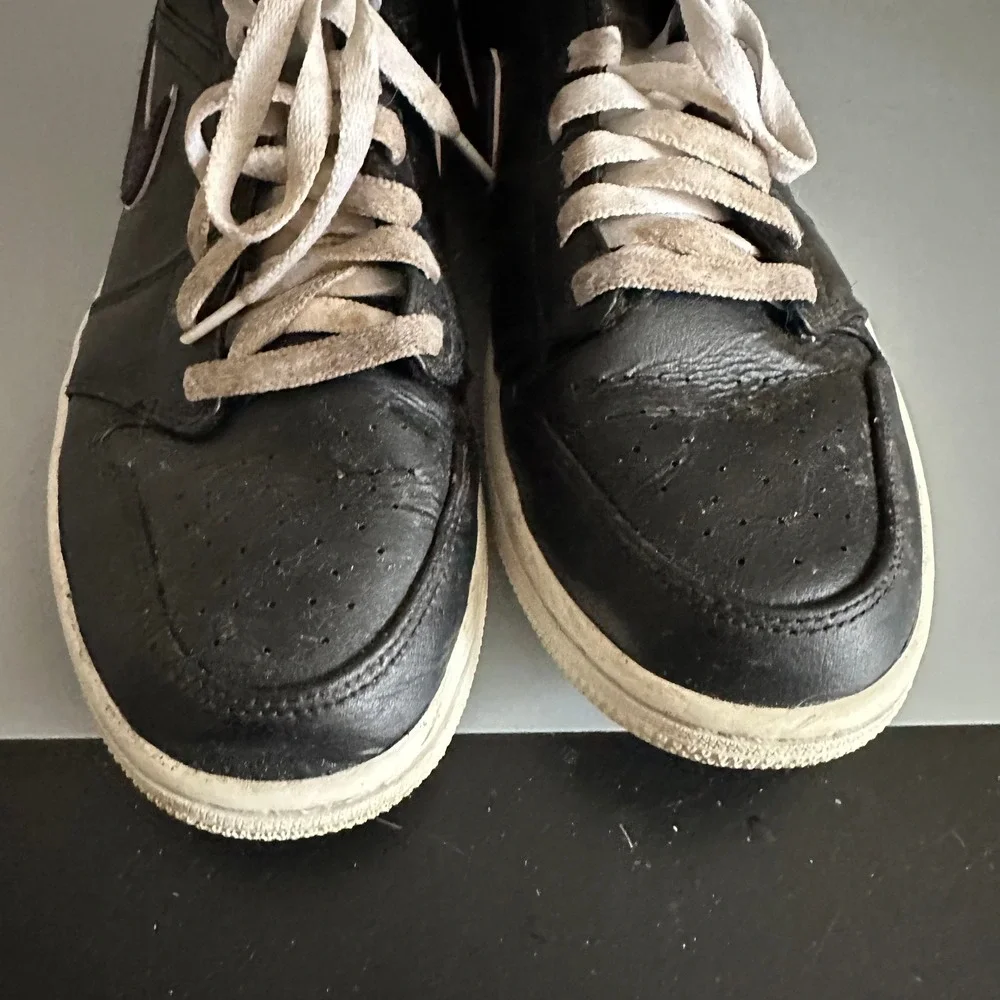 Nike Air Jordan 1 Mid Mens Black White Basketball Shoes 554724-049 Size 10.5